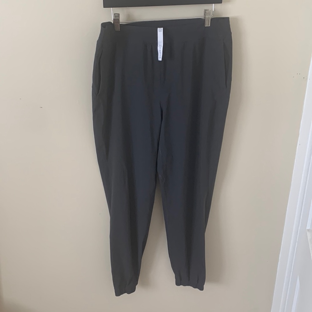 Adapted state 12 Graphite grey